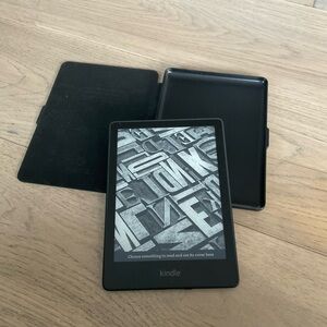 Amazon Kindle Paperwhite (11th Gen) M2L3EK 16GB E-Reader - Black, with case